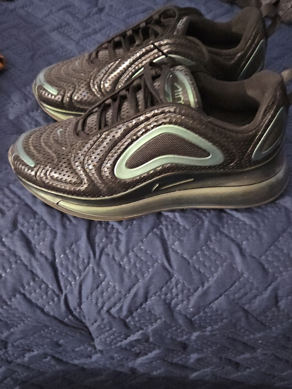 Nike Airmax 720  Black Sneakers with Teal Accents